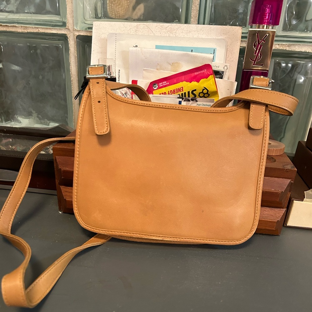 Sweet little Coach crossbody bag